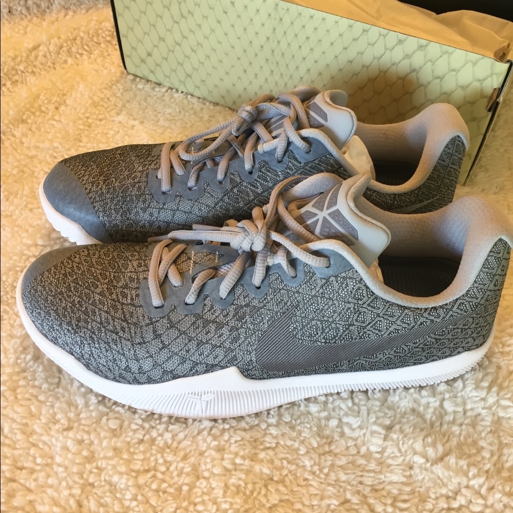 Mamba Instinct athletic shoe in gray